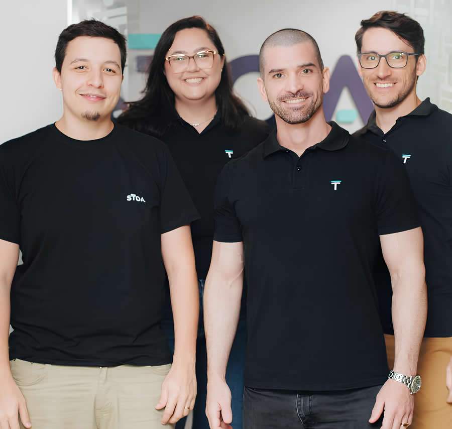 da esquerda para a direita, os sócios Leonardo Reis, Vitória Amaral, Luiz Sampaio e Eduardo Marcellini