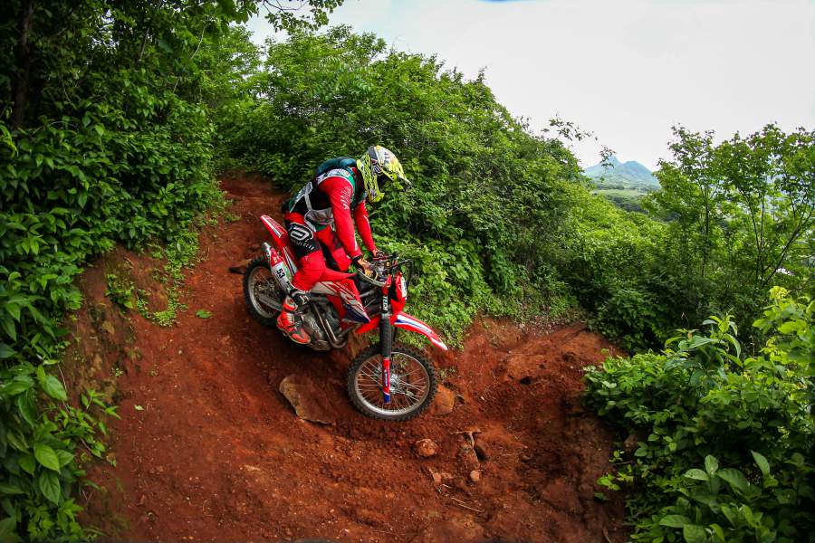 Tiago Wernersbach, da equipe Honda Racing, vence o Rally Cerapi&oacute; 2022 na classe Brasil. Cr&eacute;dito: Vin&iacute;cius Branca/Mundo Press