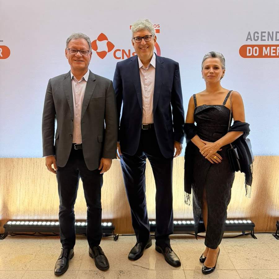  Da esquerda para a direita: Kleber Vitor; Airton Renato de Almeida e Fabiana Corr&ecirc;a Sant Anna