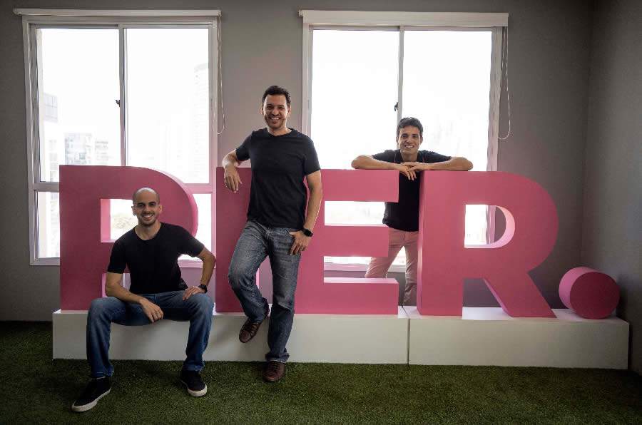 Cofundadores da Pier, Rafael Oliveira, Igor Mascarenhas (centro) e Lucas Prado. Fotografia/Andr&eacute; Porto