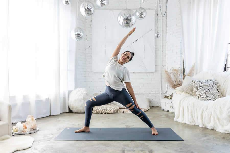 Maior Youtuber de Yoga do Brasil Oferece Programa Gratuito de 21 Aulas Para Você se Sentir Mais Leve em 2021