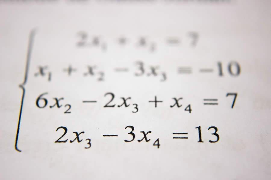 Equações lineares são aplicadas na resolução de problemas vetoriais (Foto: Unsplash)