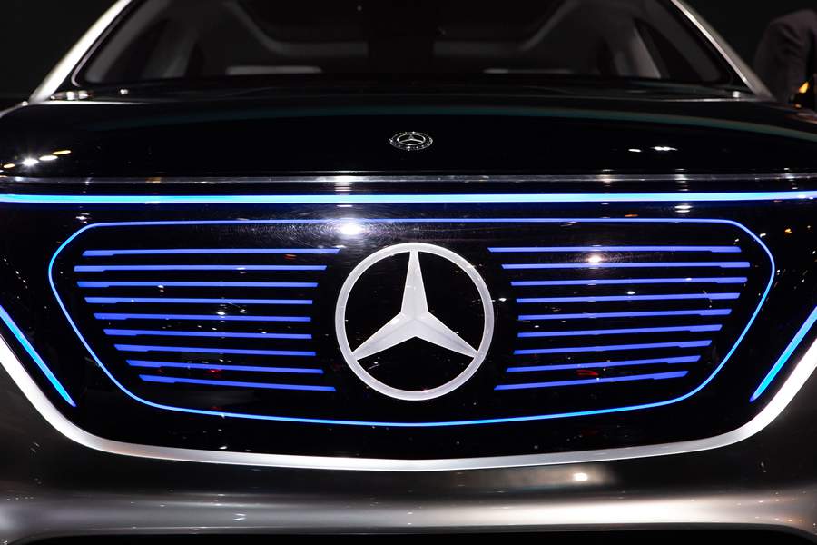 Mercedes-Benz celebra a presença dos automóveis e da linha Sprinter nos 65 anos da marca no Brasil