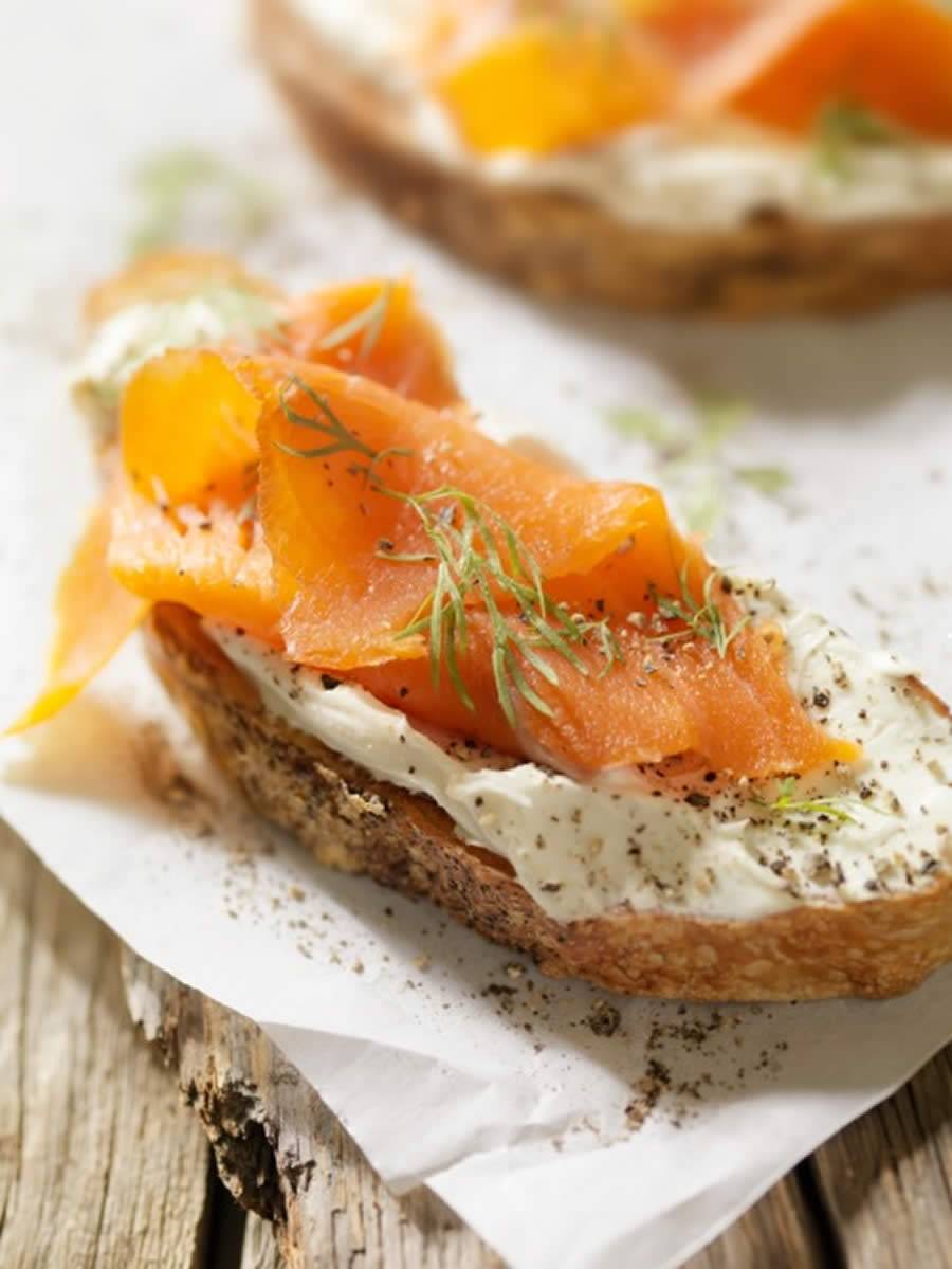 Bruscheta de salmão e Molho Cremoso