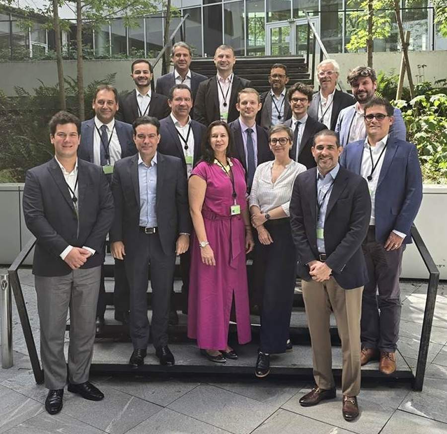 Delegação brasileira de representantes do setor segurador e convidados
