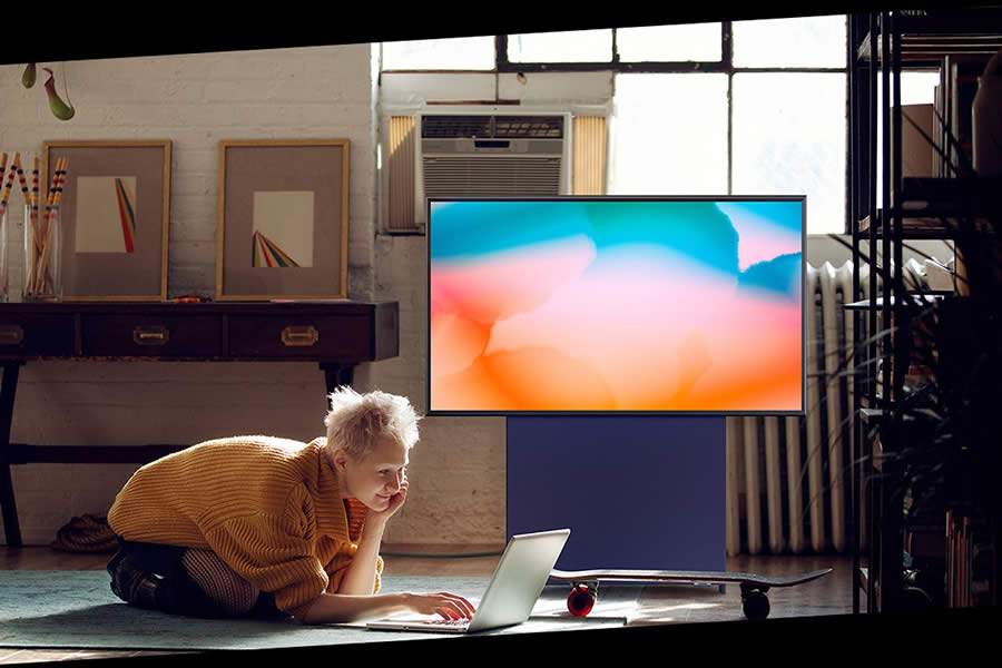 Samsung refor&ccedil;a pioneirismo e lan&ccedil;a no Brasil a The Sero, primeira TV que gira para a vertical
