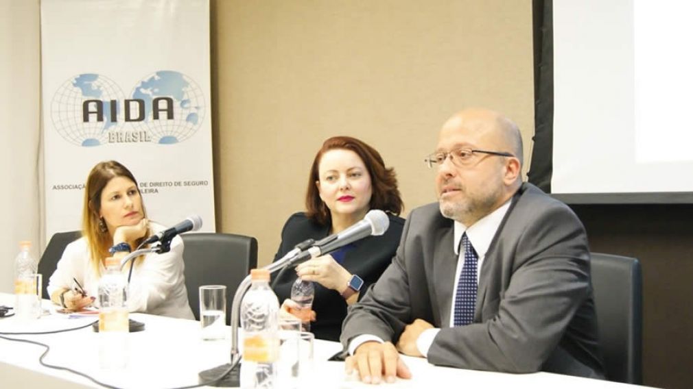 Da esquerda para direita: Milena Fratin Presidente do GNT de Saúde Suplementar, Patrícia Godoy Oliveira Presidente do GNT de Resseguro e João Marcelo dos Santos, Presidente da Academia Nacional de Seguros e Previdência (ANSP).