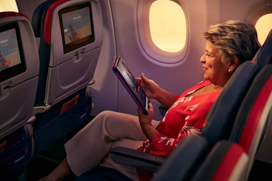 O Delta Sync Exclusives dá início à nova experiência digital para dispositivos móveis que começa a ser oferecida nos voos da Delta, cujo conteúdo ajuda a tornar as viagens mais personalizadas (Crédito: Delta Air Lines/Divulgação)