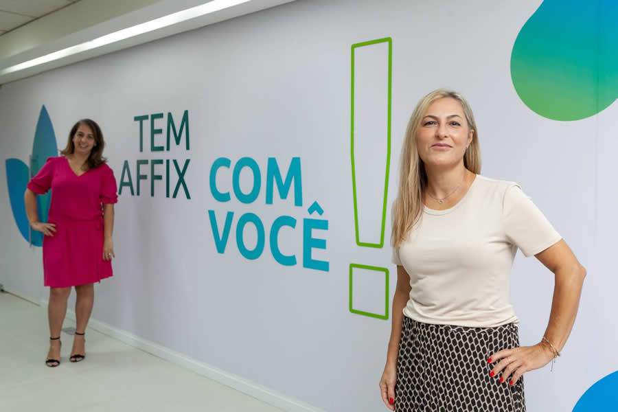 Foto Divulgacao_mesdaMulher_Diretoras da Affix_ElaineGuinante(primeiro plano) e Andra Munhos (ao fundo)