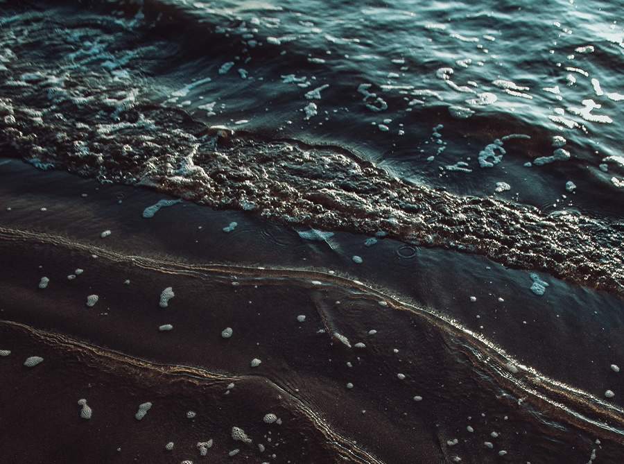 Especialista afirma que o óleo despejado no litoral do Nordeste pode ser tóxicos ao corpo humano