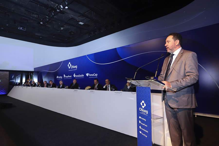 Dyogo Oliveira e representantes