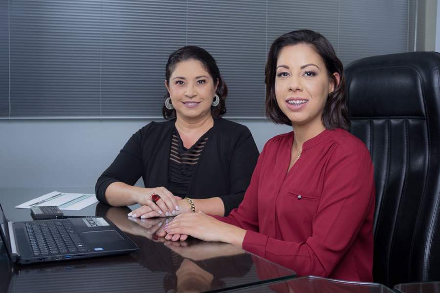 N&uacute;bia Dutra e Simone Teixeira