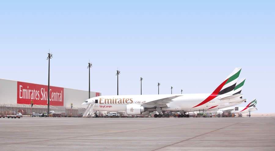 Cerca de 6.000 toneladas de carga são transportadas diariamente pelos hubs da Emirates SkyCargo em Dubai