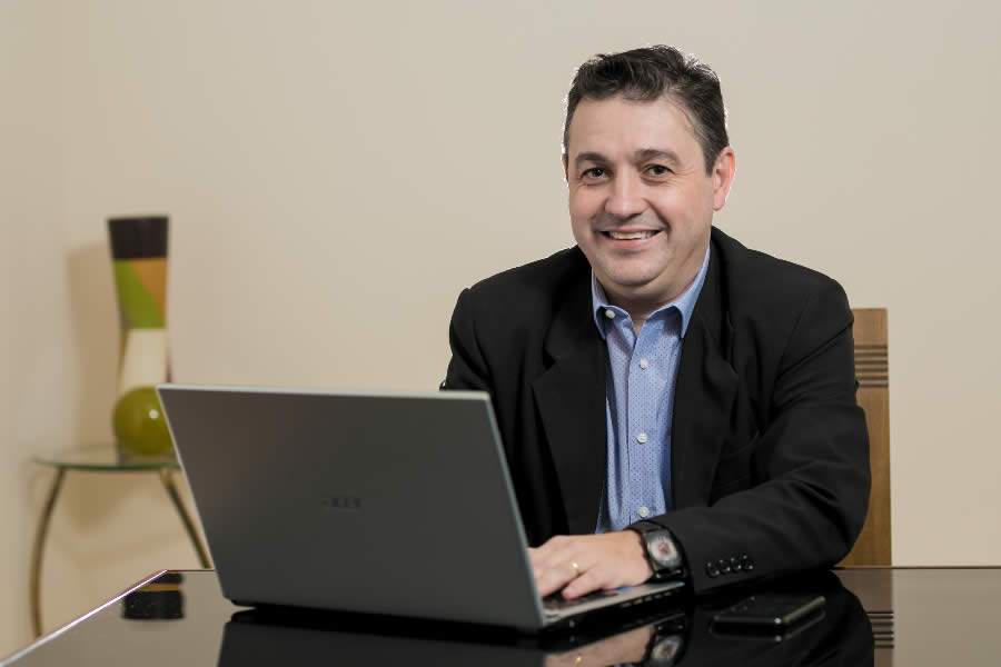  Robinson Idalgo, criador do sistema de gestão on-line.  