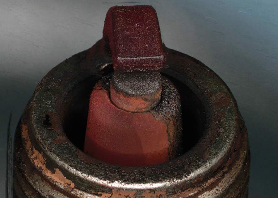 Óxido de ferro, quando presente na gasolina, é prejudicial às velas de ignição e automóvel