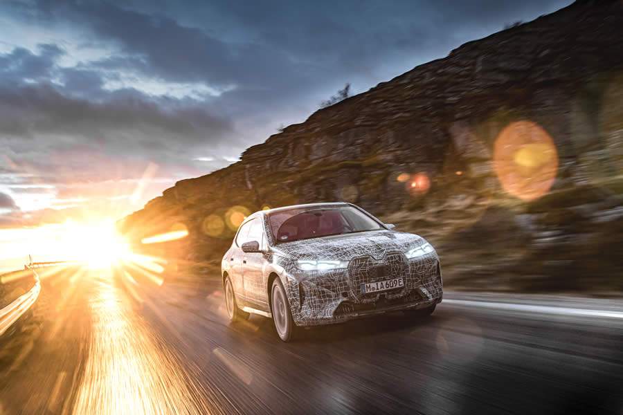 Teste de resist&ecirc;ncia no Cabo Norte: BMW iX passa por testes finais de inverno