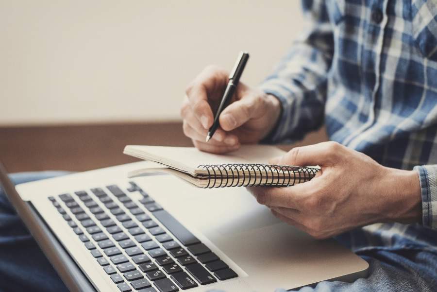 Premiado jornalista alemão confessa que inventava histórias e personagens de suas reportagens