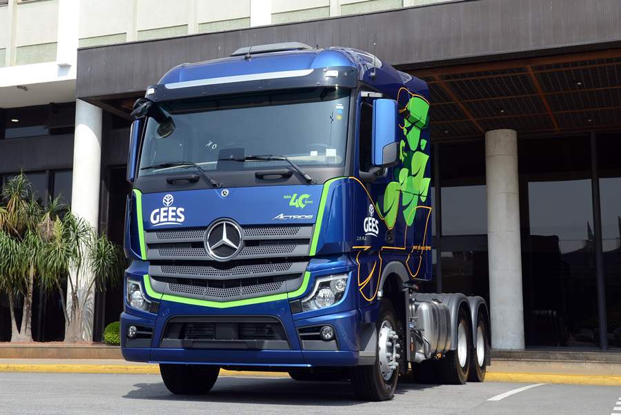 Mercedes-Benz vende 172 caminh&otilde;es extrapesados Actros para escoamento da produ&ccedil;&atilde;o de gr&atilde;os da RISA/GEES S/A
