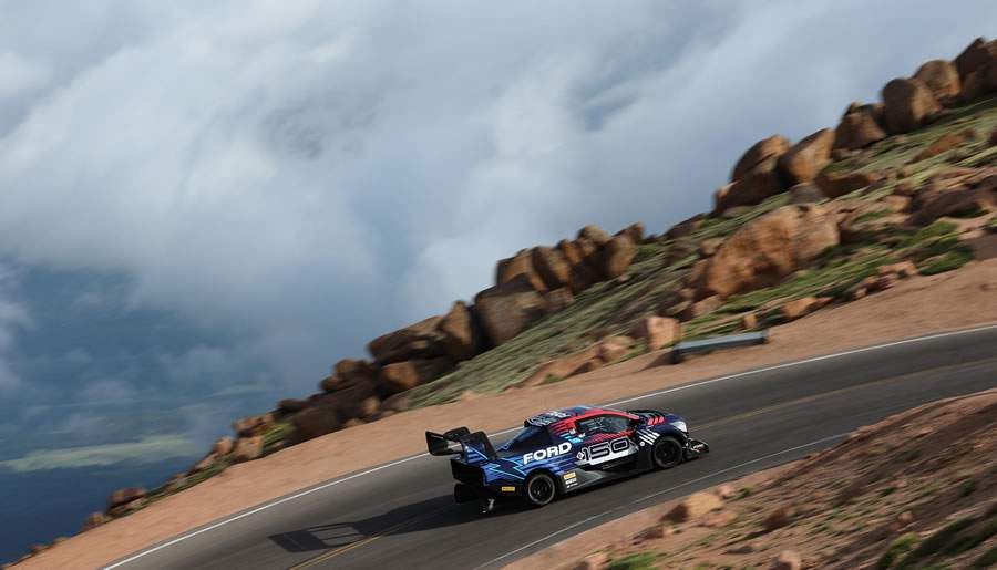 Ford F-150 Lightning SuperTruck é o “Rei da Montanha” em Pikes Peak