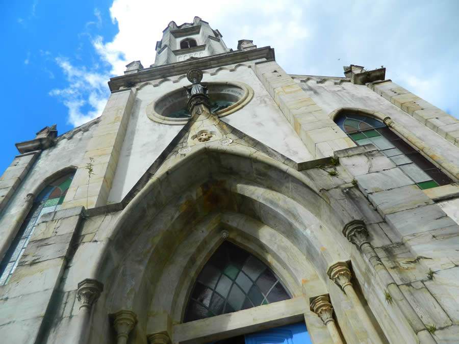 Destino seguro durante a pandemia, Santu&aacute;rio do Cara&ccedil;a reabre e atrai turistas de todo o pa&iacute;s