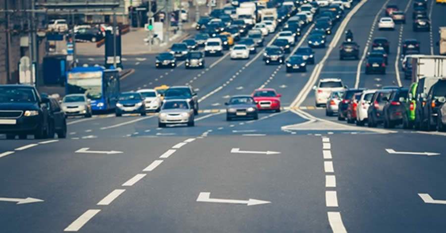 Reduza os acidentes rodoviários e minimize o congestionamento com a solução de detecção de infrações de trânsito da Hikvision