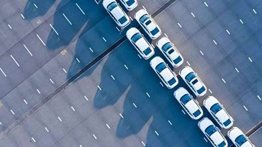 Estudo da Rockwell Automation revela que 85% dos fabricantes de autom&oacute;veis planejam manter ou aumentar o pessoal devido &agrave; ado&ccedil;&atilde;o tecnol&oacute;gica