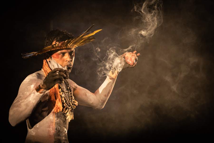 Foto: Renato Mangolin/ imagem do espet&aacute;culo Guerra em Iperoig