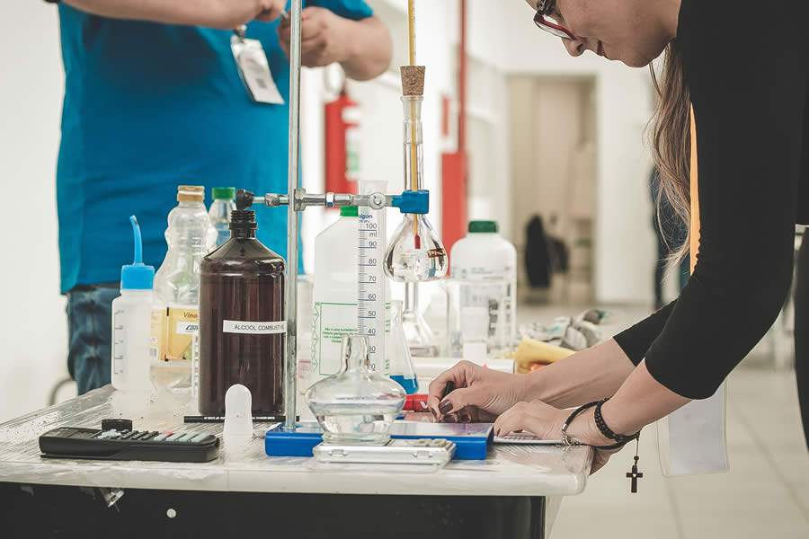 #GratidãoProfessor: ONG Educando lança campanha e oferece conteúdo gratuito a professores