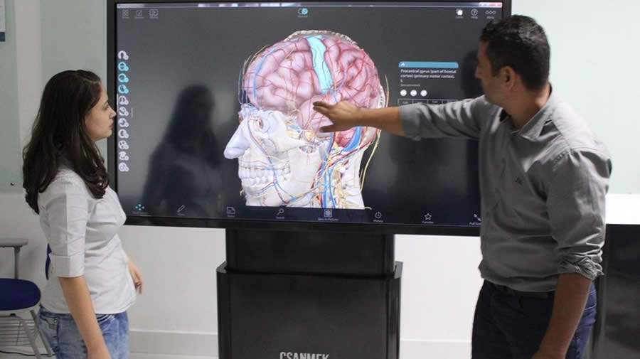 Csanmek transforma cursos de medicina em ambientes simulados com tecnologias 3D