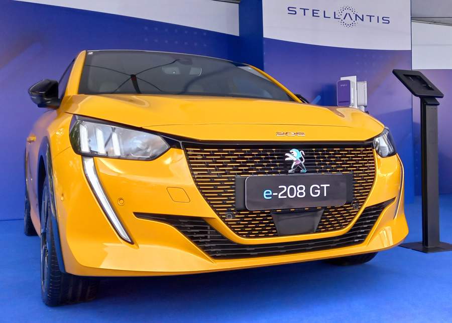 Peugeot e-208GT