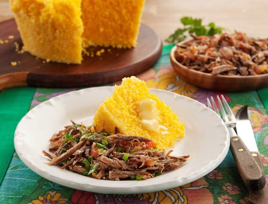 Cuscuz com Carne desfiada