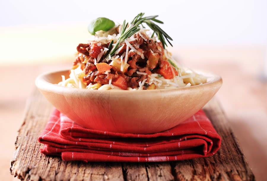 Prato cl&aacute;ssico de macarronada pode ganhar toque especial - Cr&eacute;ditos: Envato Imagens