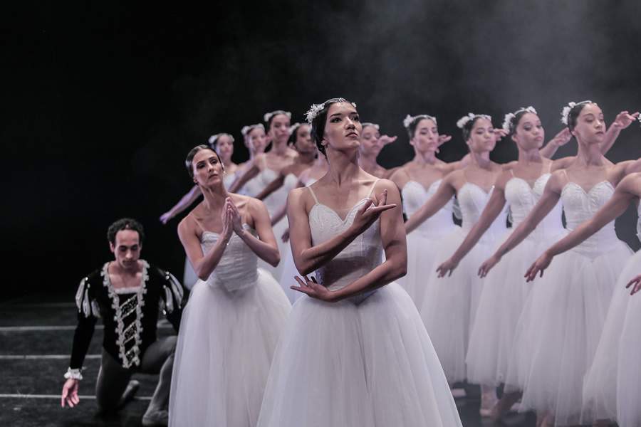 Cena de Giselle – Ato II, remontagem de Lars Van Cauwenbergh │ Foto: Charles Lima