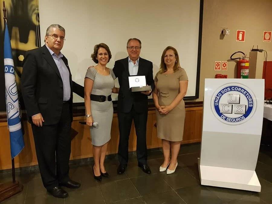 Futuro presidente da Porto Seguro, Roberto Santos interage com associados da Uni&atilde;o dos Corretores de Seguros (UCS)