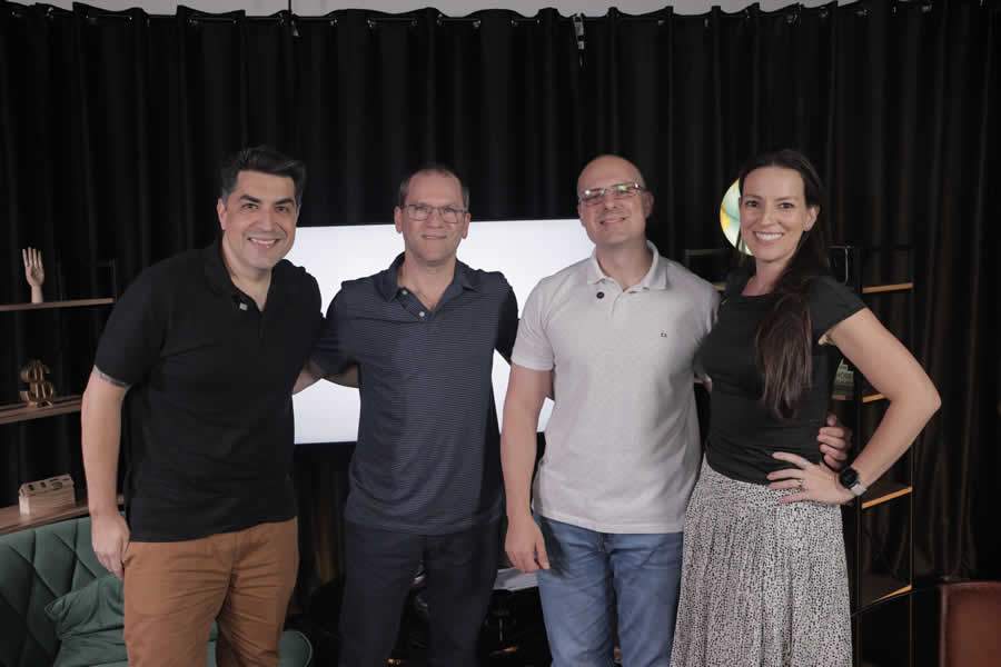 Na imagem, executivos da MATH Group: Marcel Ghiraldini (CSO), Andr&eacute; Boger (CEO), S&eacute;rgio Larentis (COO) e Fabiana Korte do Amaral (Executive Director Brand and Culture)