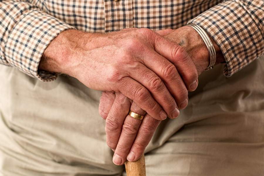 Feridas em idosos precisam de acompanhamento médico - Divulgação