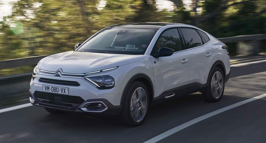 Novos Citro&euml;n C4 X e &euml;-C4 X el&eacute;trico unem eleg&acirc;ncia, requinte e atitude SUV