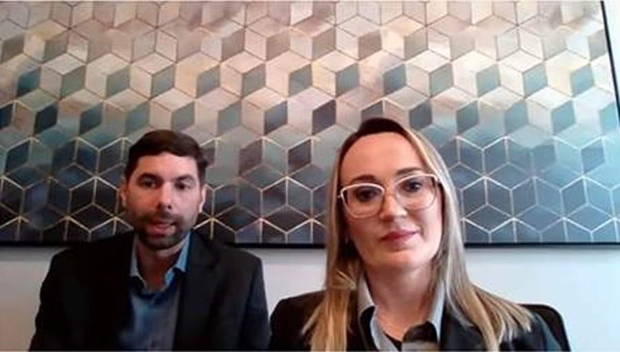 Roberto Uhl, Head of Digital Mass &amp; Products da ESSOR Seguros; e Juliana Sabrina dos Santos, diretora-executiva da Axpert | Foto: Divulga&ccedil;&atilde;o