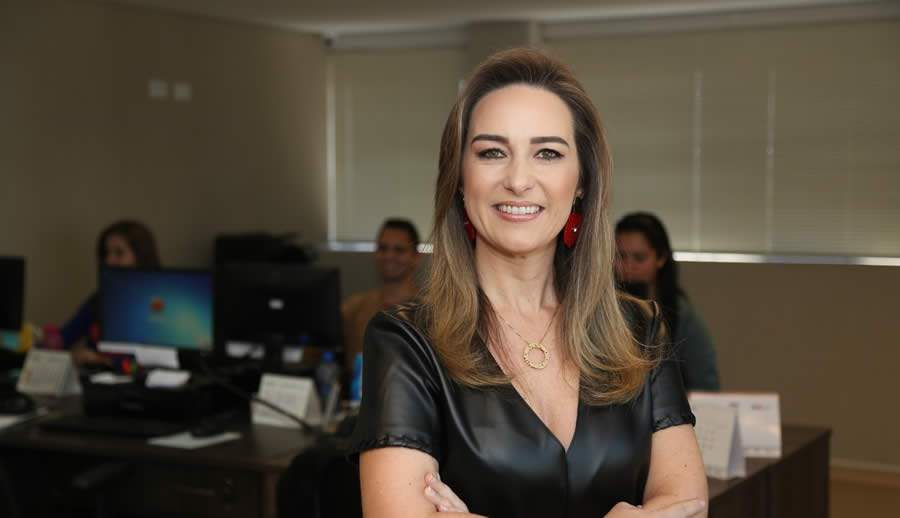 Izabela R&uuml;cker Curi &eacute; advogada e s&oacute;cia fundadora do escrit&oacute;rio R&uuml;cker Curi Advocacia.