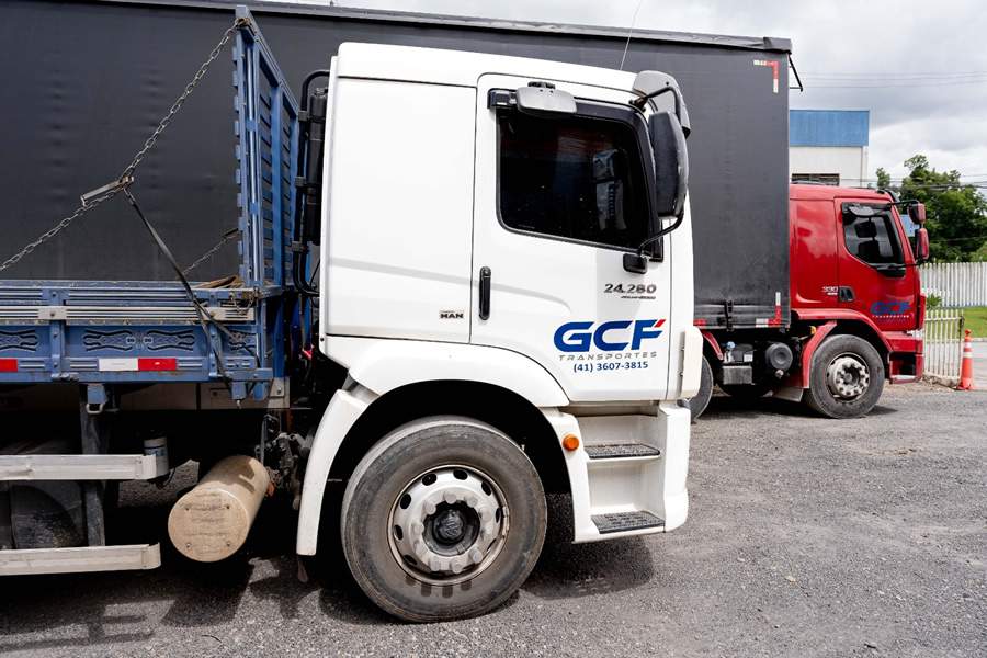 Caminh&otilde;es de transporte de carga - Foto: Henrique Monich