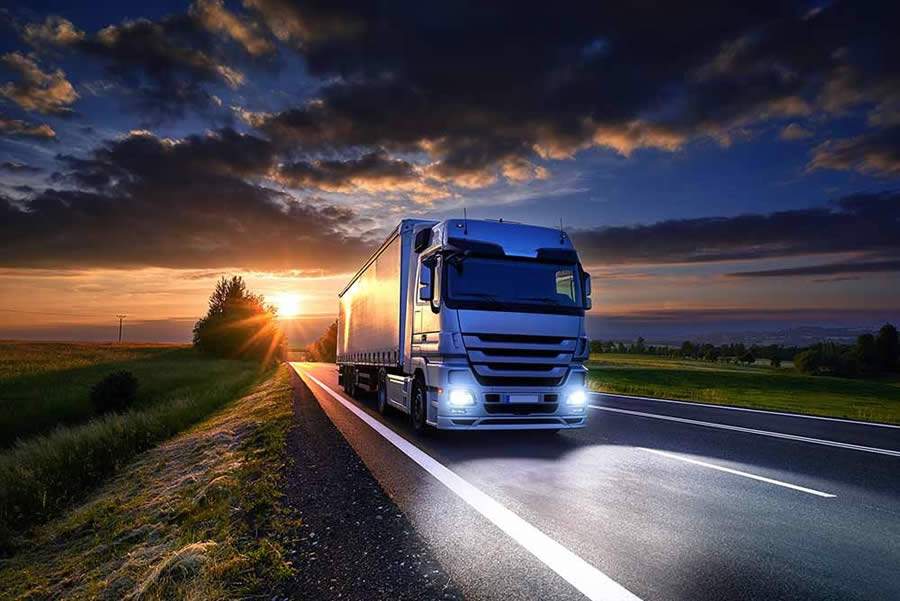 Novas l&acirc;mpadas para far&oacute;is Philips Ultinon Pro5000 atendem segmentos de leves e pesados