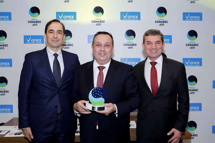 (Da esq. para &agrave; dir.: Representando o Grupo Bradesco Seguros, o Diretor de Marketing Alexandre Nogueira, o Diretor de Tecnologia da Informa&ccedil;&atilde;o Pedro Bosquiero e o Superintendente Regional da Bradesco Sa&uacute;de Fl&aacute;vio Mendes.