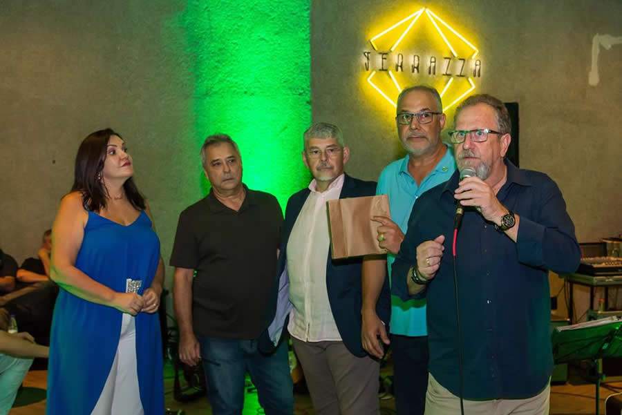 &Aacute;lvaro Fonseca (ao microfone) e diretoria do CCS-SP