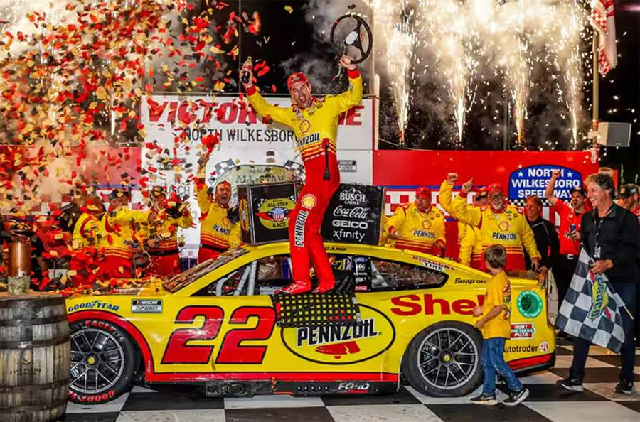 Ford Mustang Dark Horse vence a prova All-Star da NASCAR