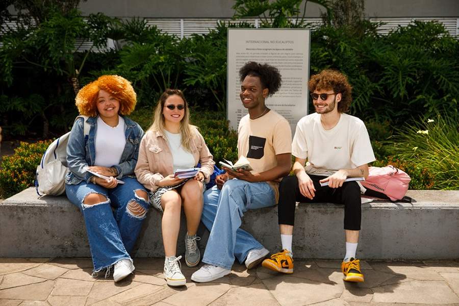 Dos jovens entrevistados, 32% s&atilde;o de fam&iacute;lias que vivem com menos de 3 sal&aacute;rios m&iacute;nimos e 2 em cada 10 dependem da remunera&ccedil;&atilde;o do est&aacute;gio para se manter. - Cr&eacute;dito da foto: Divulga&ccedil;&atilde;o CIEE-RS