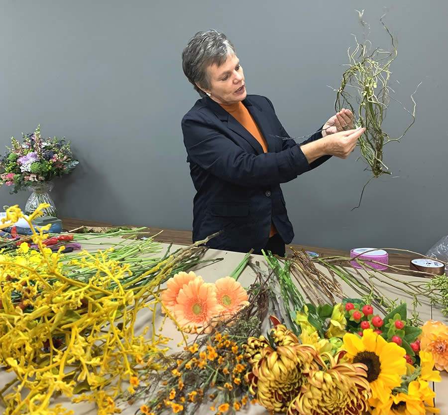 Stans Scheltinga deu dicas sobre arranjos para a data. A live está disponível no IGTV do @ceaflor. - Divulgação