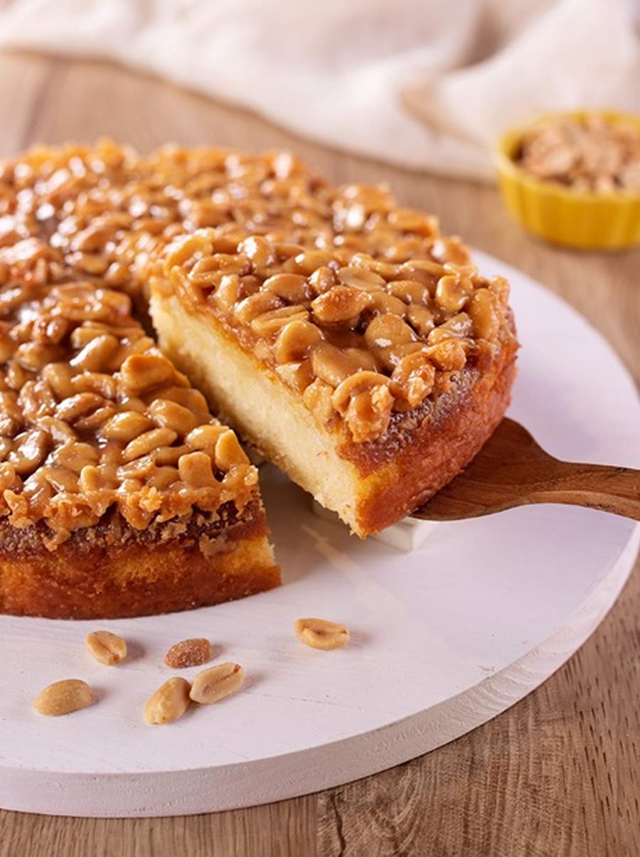 Bolo aipim com pé de moleque