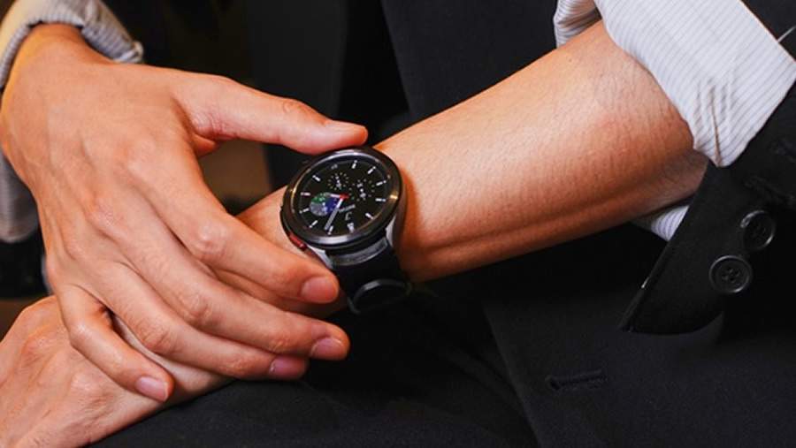 Eleg&acirc;ncia e estilo cl&aacute;ssico ditam a moda do Galaxy Watch4 Classic e Galaxy Z Fold3 5G