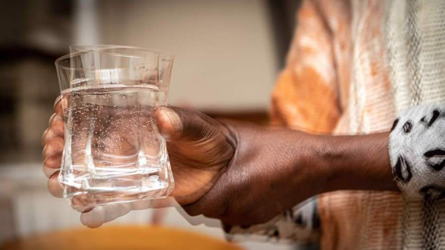 Tratamento de &uacute;ltima gera&ccedil;&atilde;o elimina tremores de pacientes com Parkinson