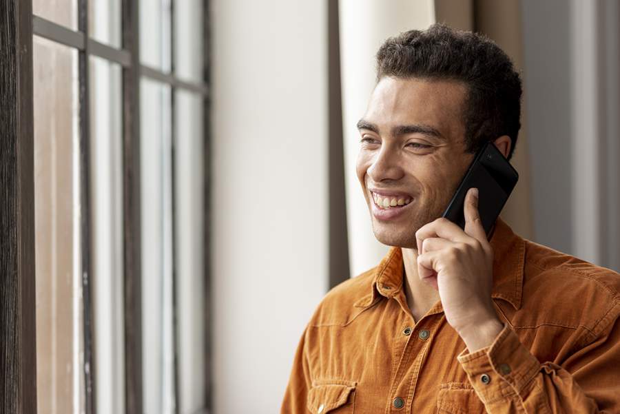 Infobip traz chamadas de voz para usuários do WhatsApp Business - Freepik